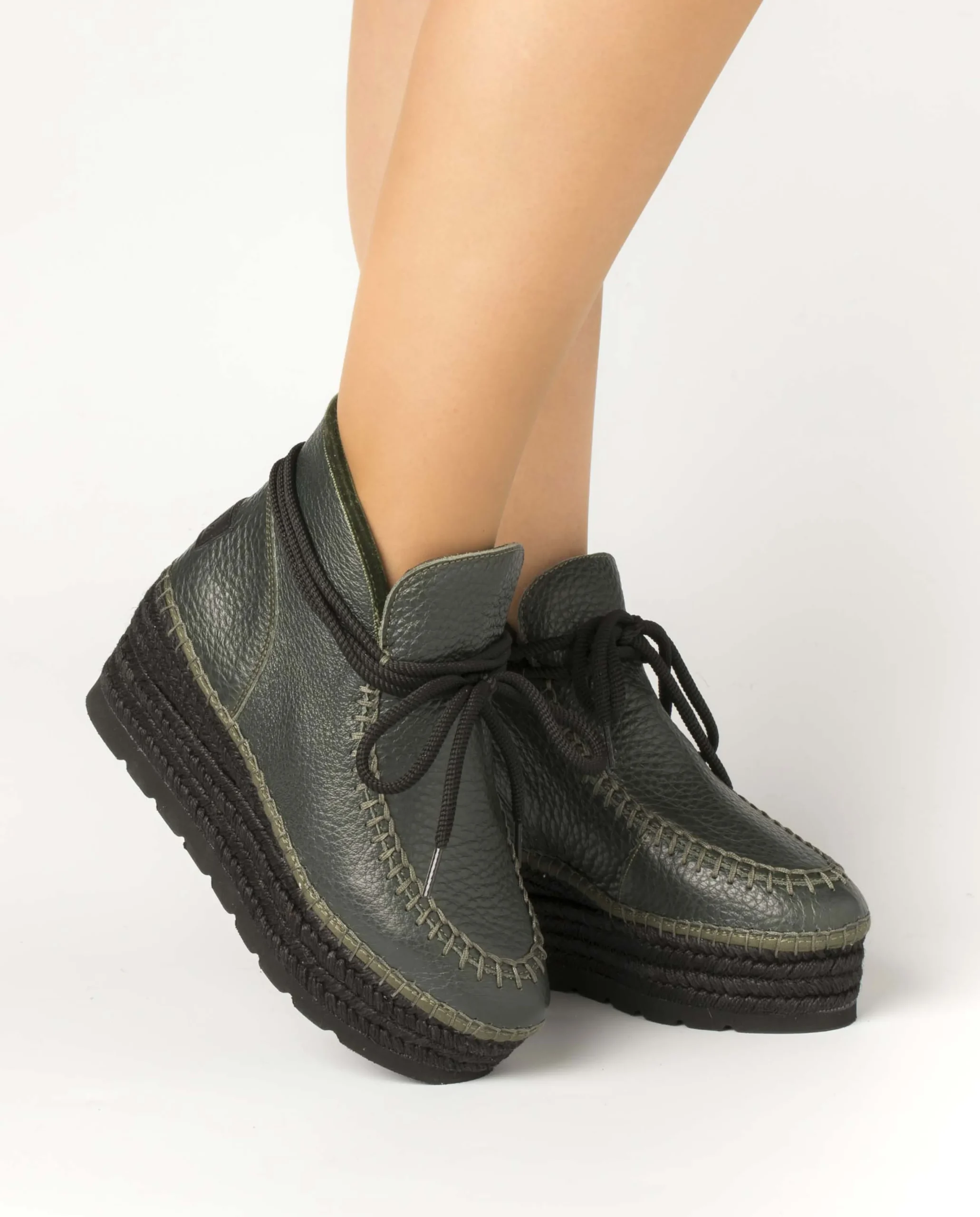 Bota baja en bost kaki Creta