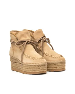 Bota baja en serraje nude Creta