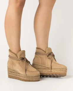 Bota baja en serraje nude Creta