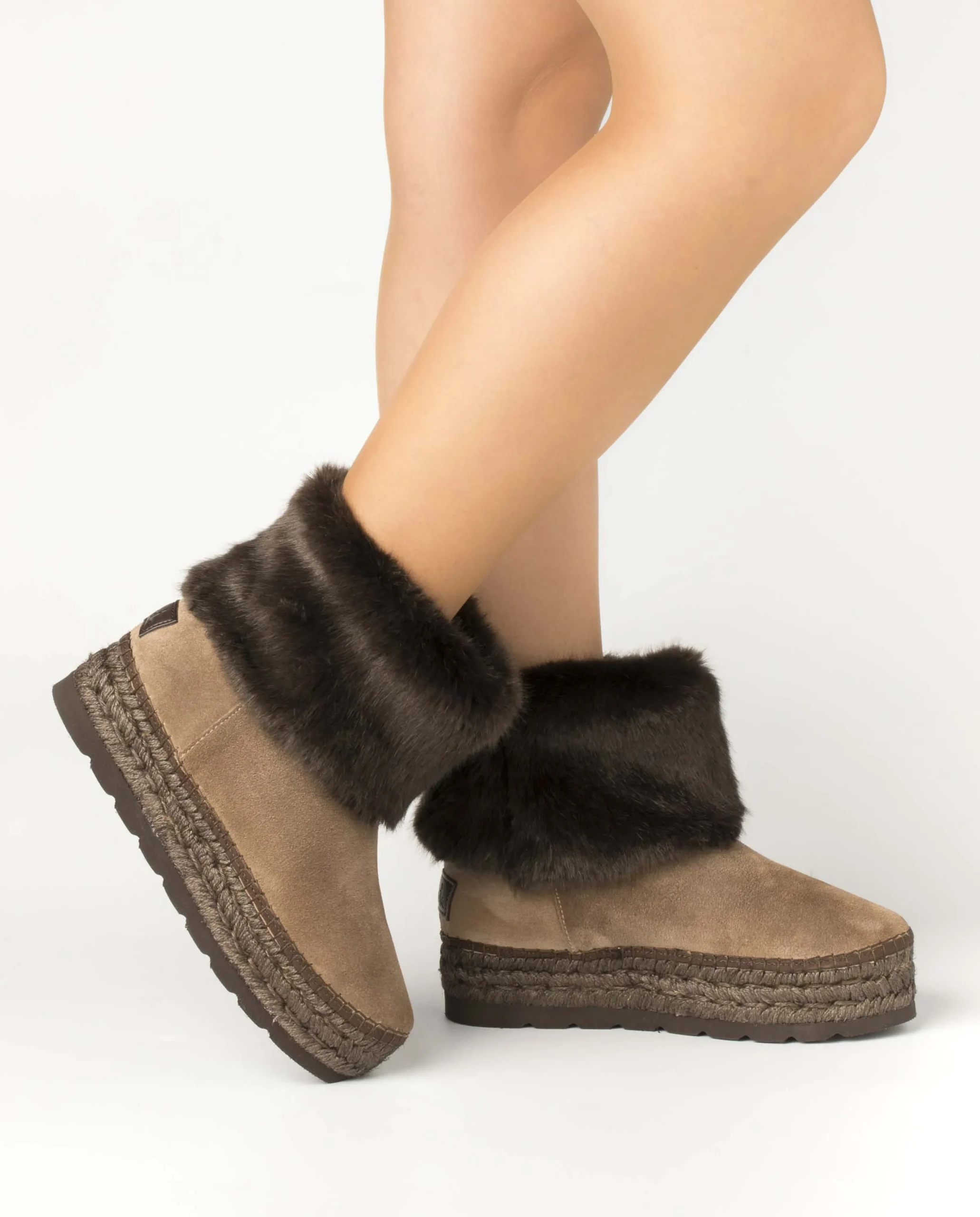 Bota baja en serraje taupe Merde Doble