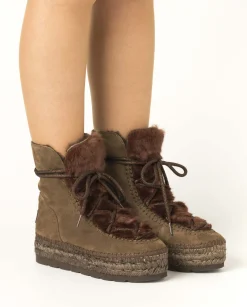 Botin con pelo en serraje taupe Merce Doble