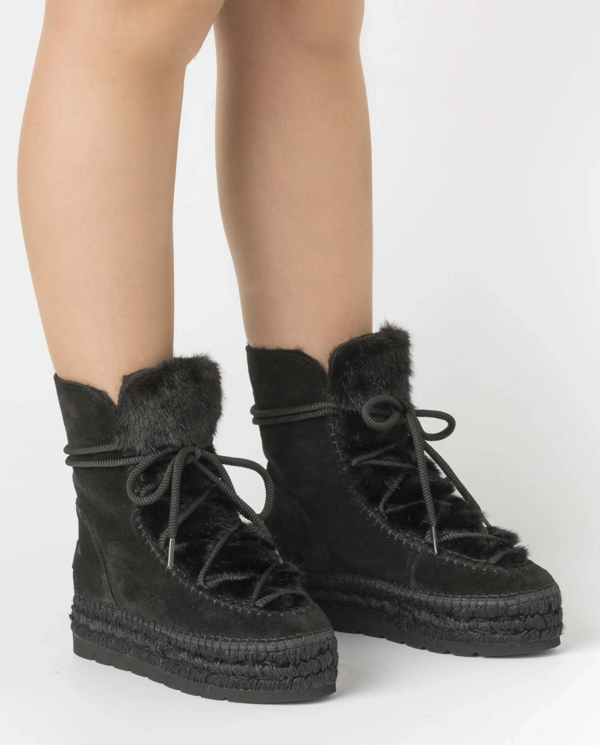 Botin con pelo en serraje negro Merce Doble