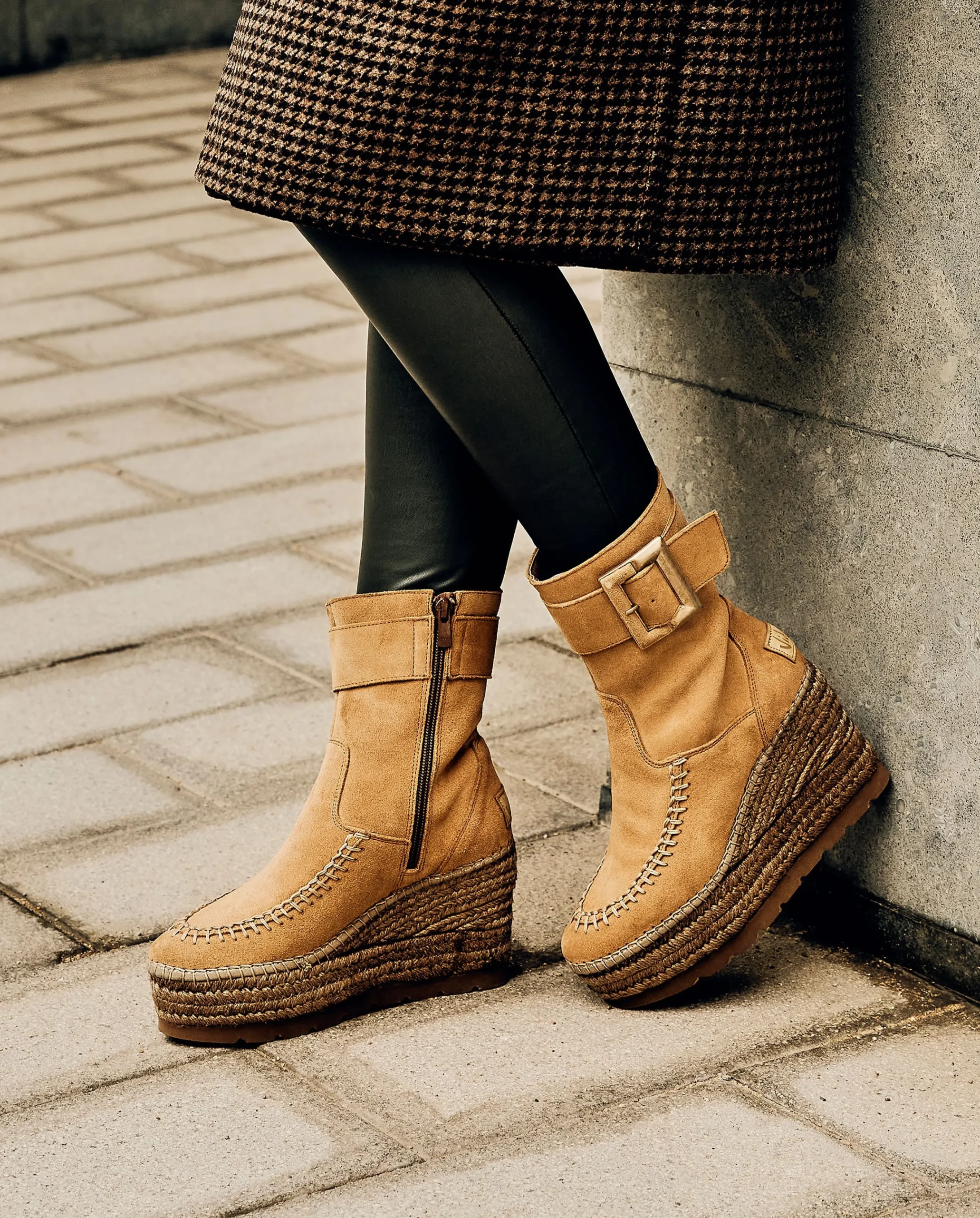 Botin hebilla en serraje camel Tilo 5