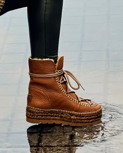 Botin plataforma en bost camel Merce Doble