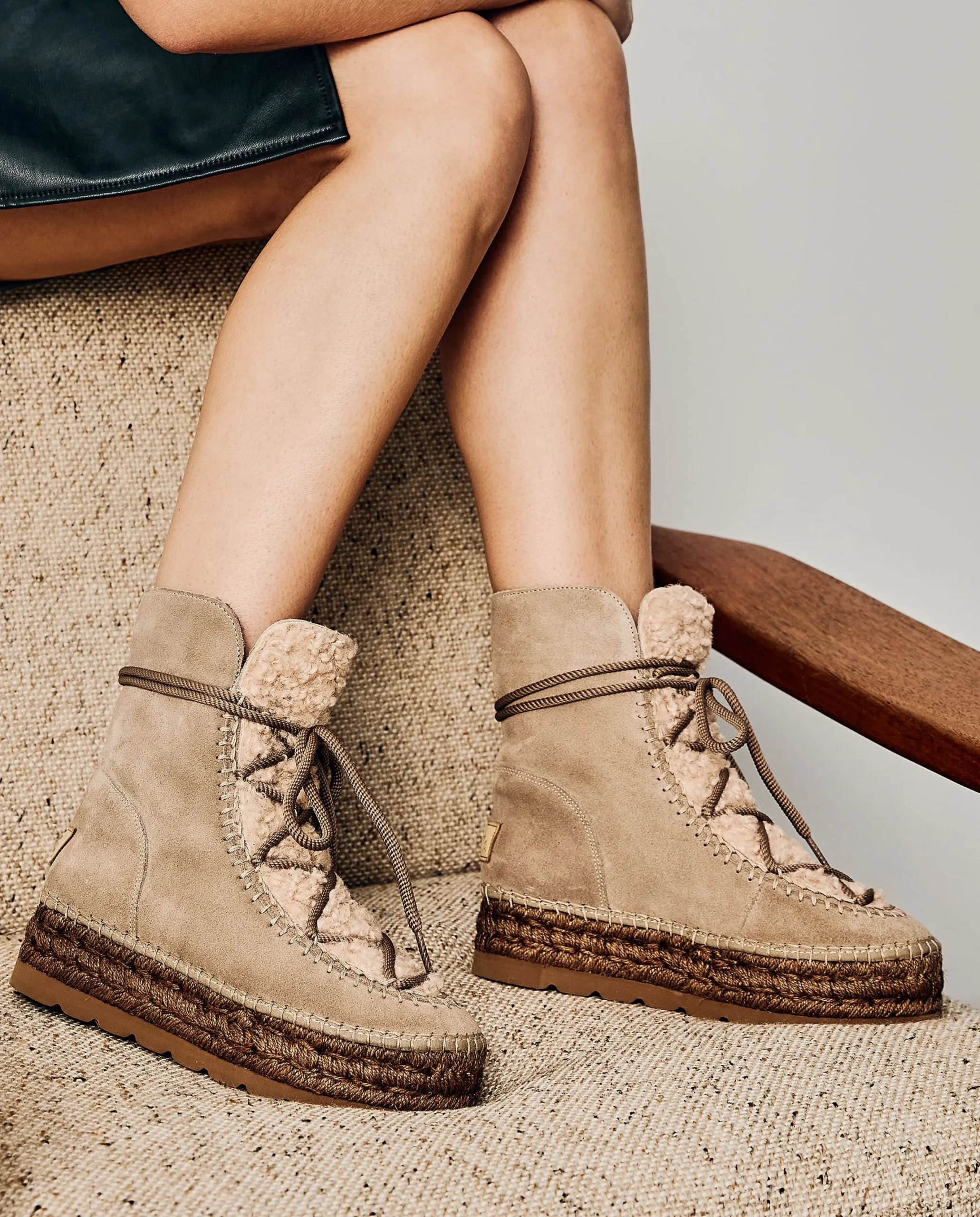 Botin plataforma en serraje taupe Merce Doble