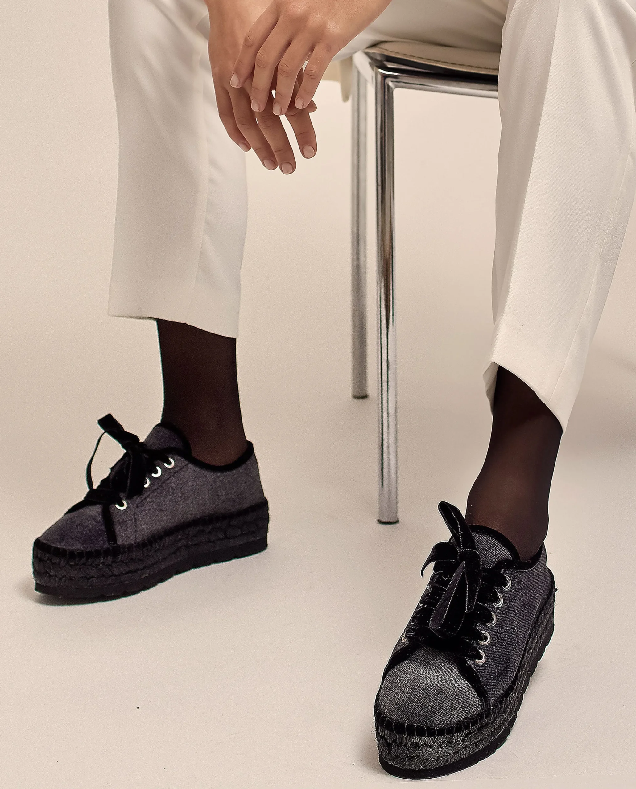 Deportivo de terciopelo negro Merce Doble