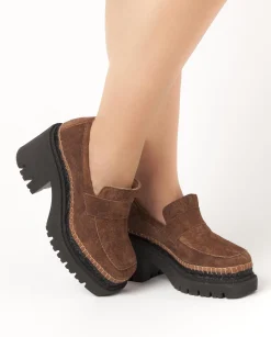 Mocasín de tacón en cavallo cuero oscuro Panteta