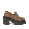 Mocasín de tacón en serraje taupe Panteta