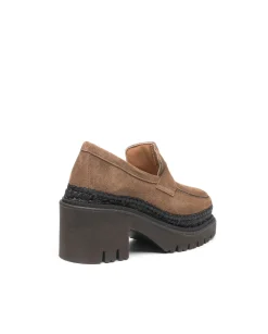 Mocasín de tacón en serraje taupe Panteta
