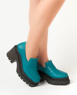 Mocasín de tacón en velvet verde Panteta