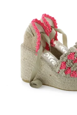 Sandalia cintas en ganchillo fluor fuxia