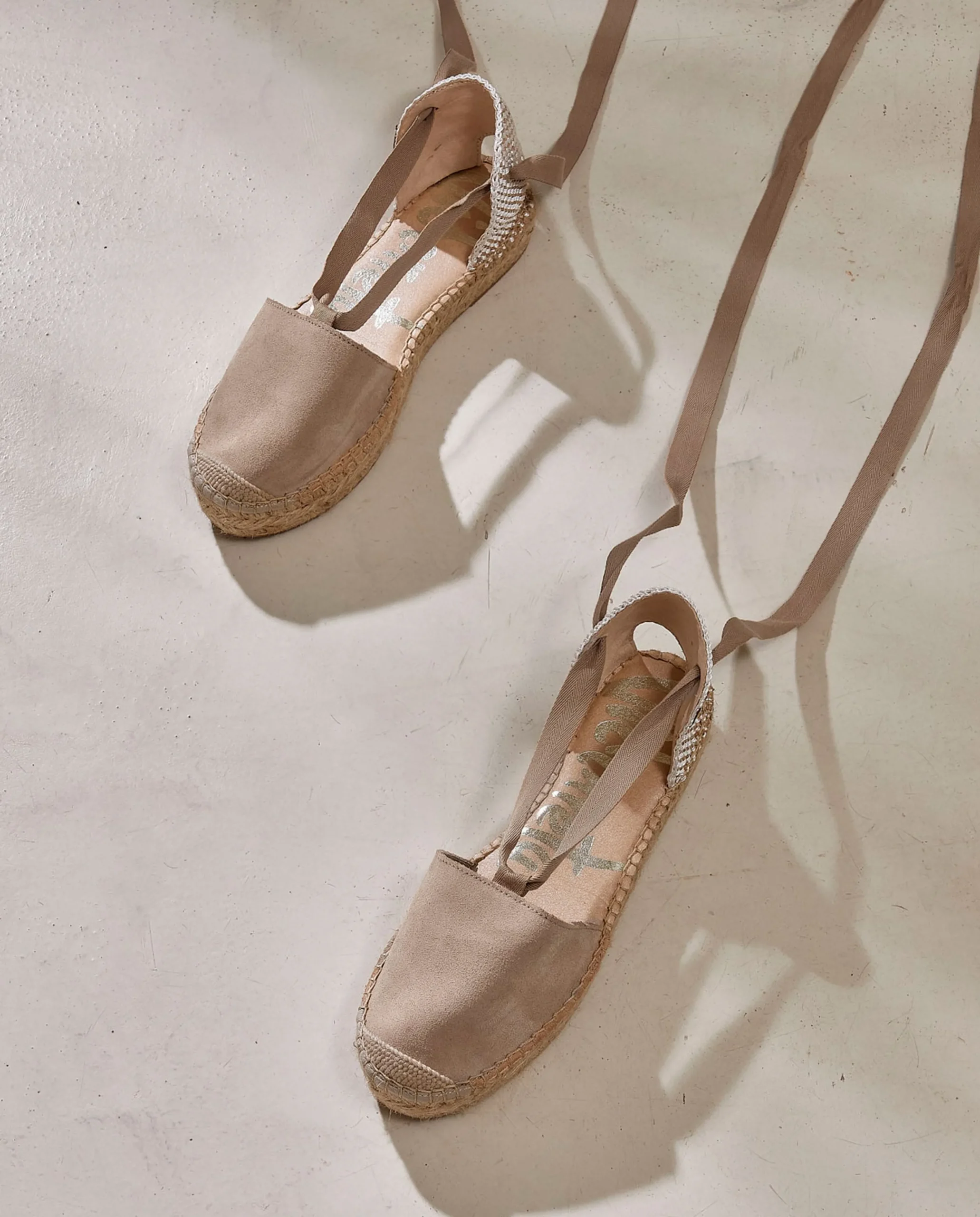 Sandalia cintas serraje arena Merce Doble