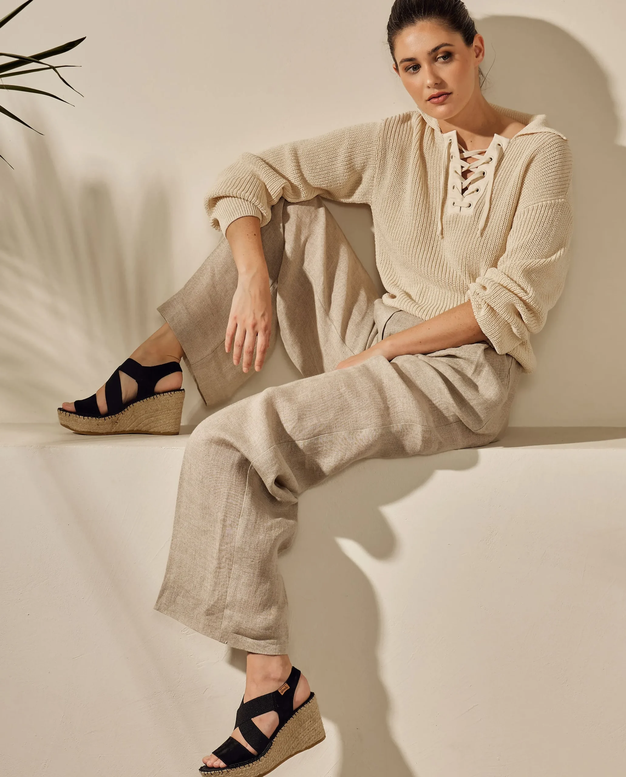 Sandalia elásticos en serraje negro Dominica