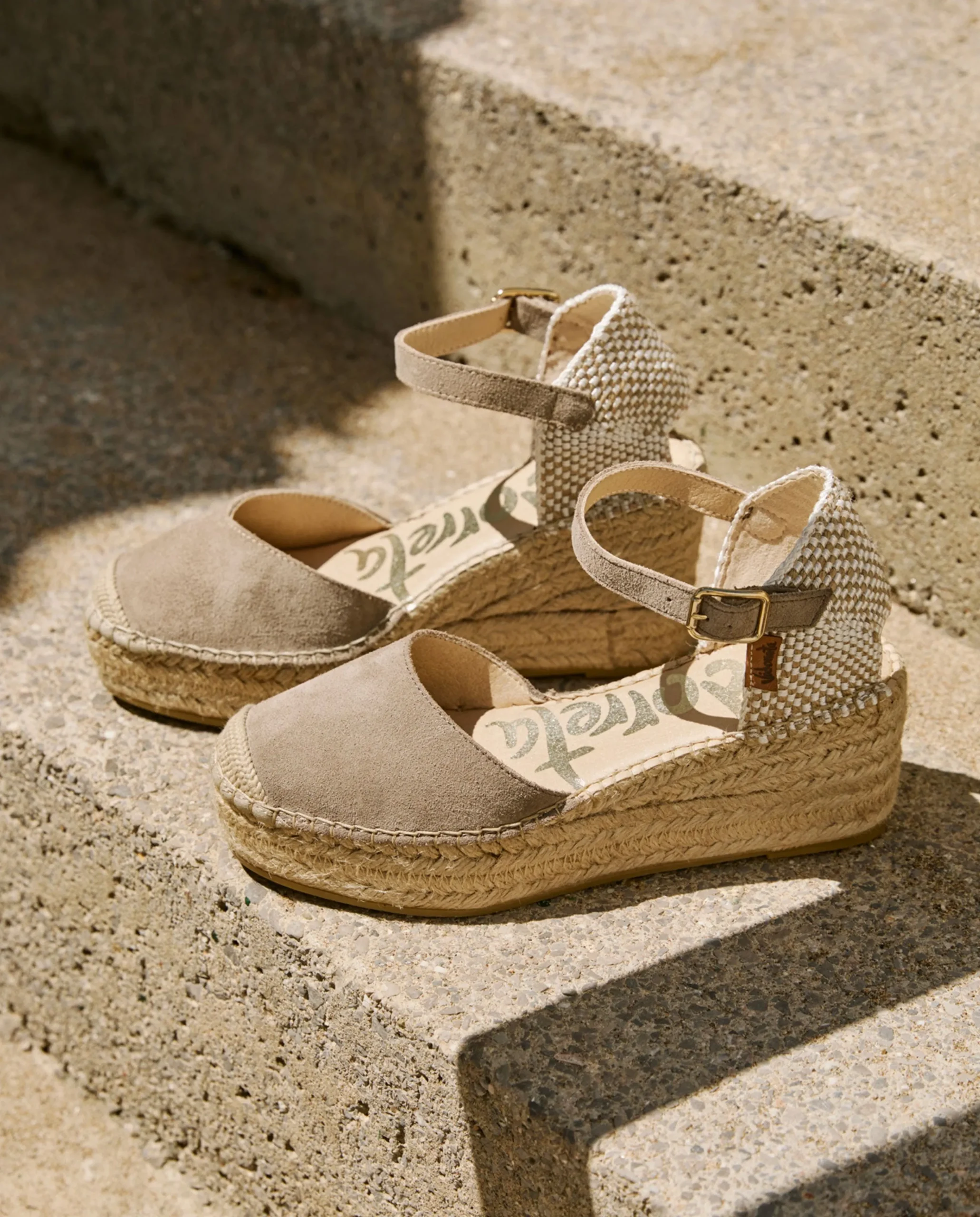 Sandalia en serraje taupe Creta