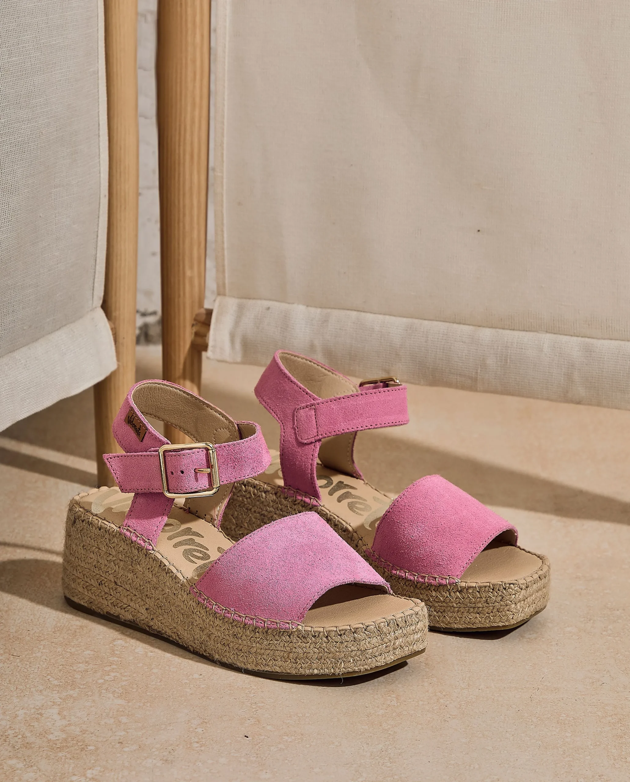 Sandalia hebilla en serraje frambuesa Vinci