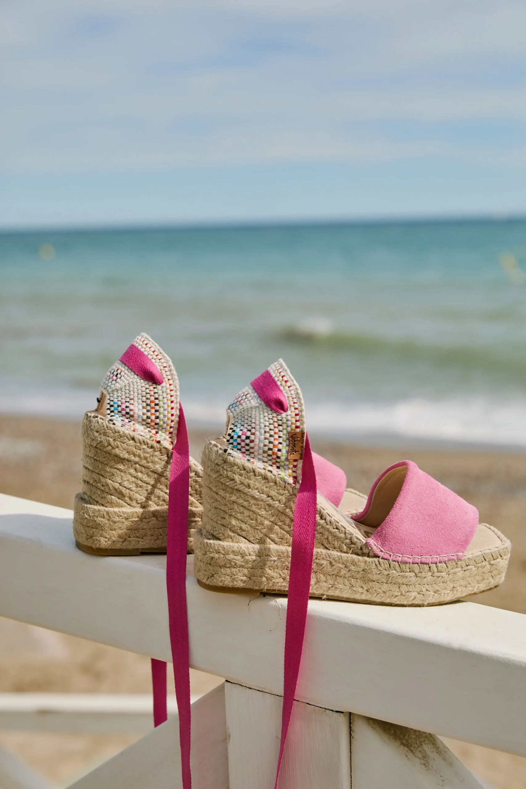 Sandalia traba serraje frambuesa