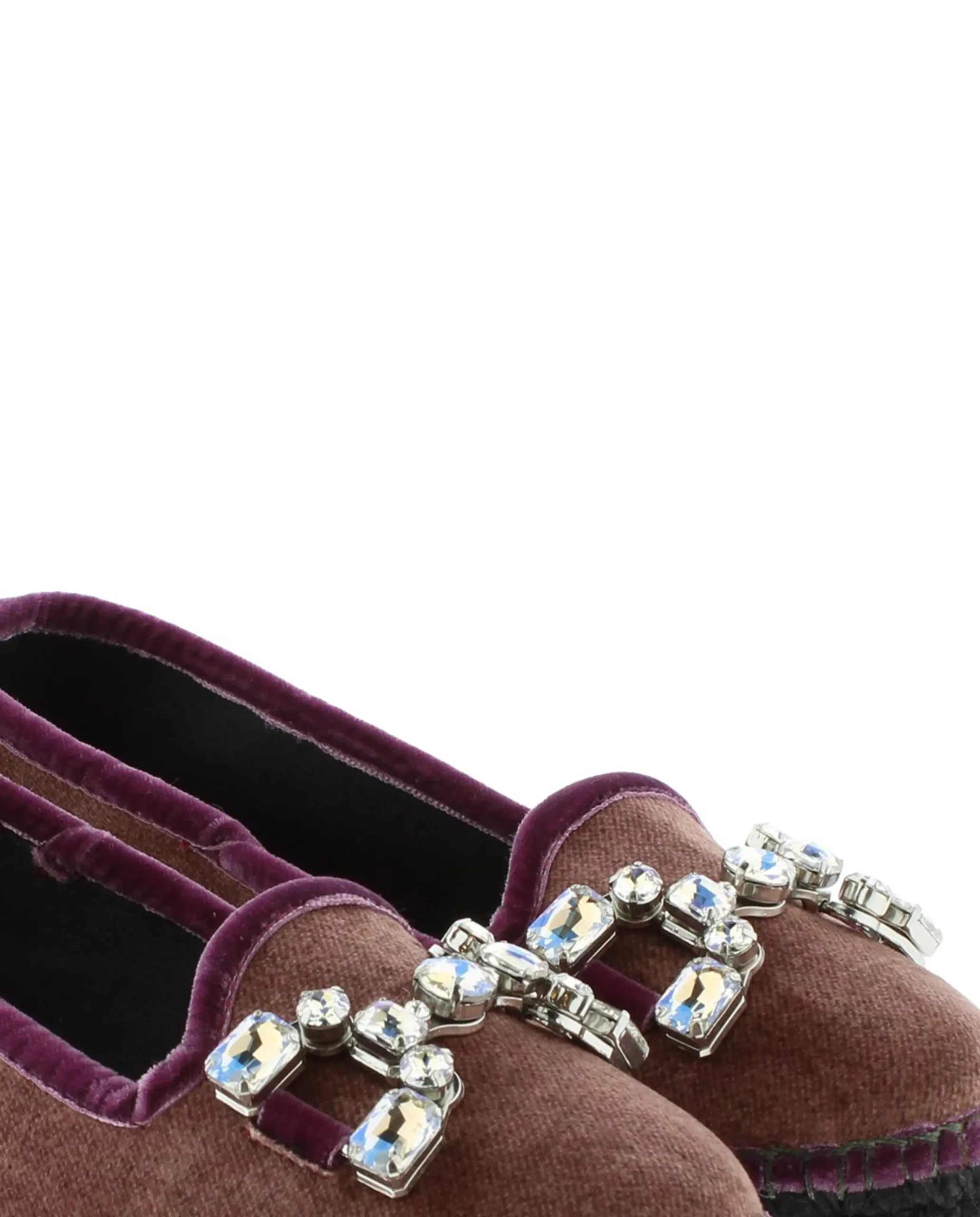 Slipper detalle en terciopelo berenjena Pitiusa