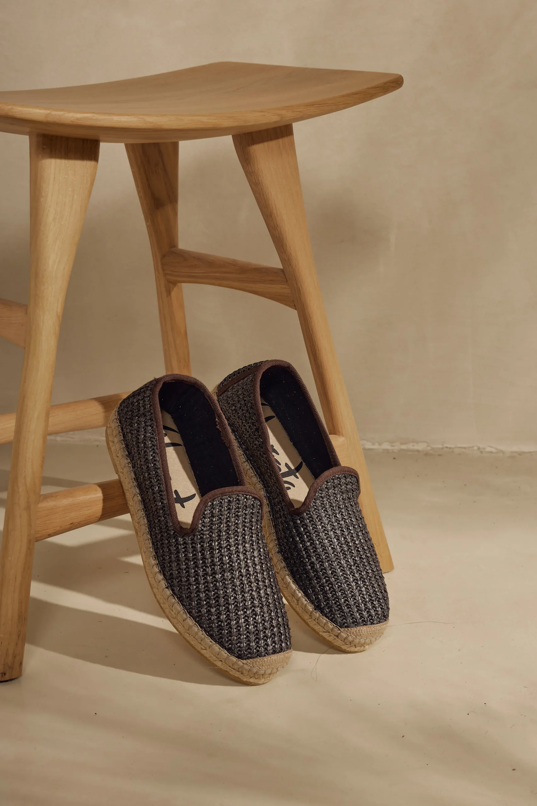 Slipper rafia nudos chocolate Borneo