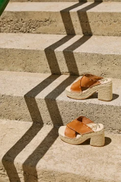 Zueco cruzado vaquetta cuero