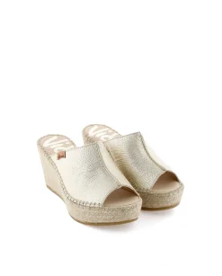 Zueco en napa metal dorado Dominica